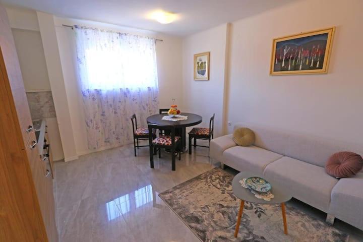 Apartament Elegant Luxury 2-bedroom In Center Split