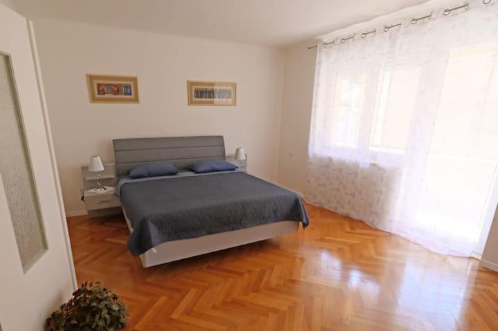 Elegant Luxury 2-bedroom In Center Split