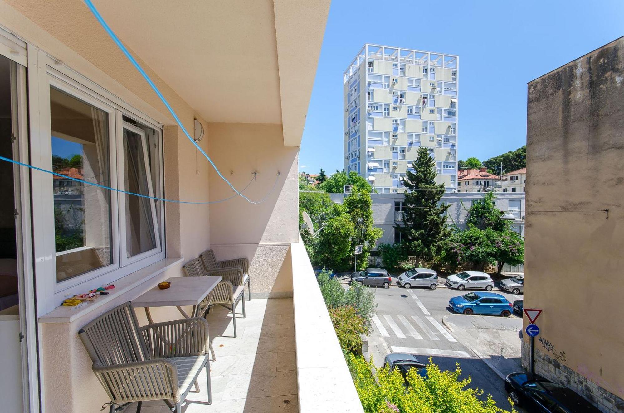 Elegant Luxury 2-bedroom In Center Apartament