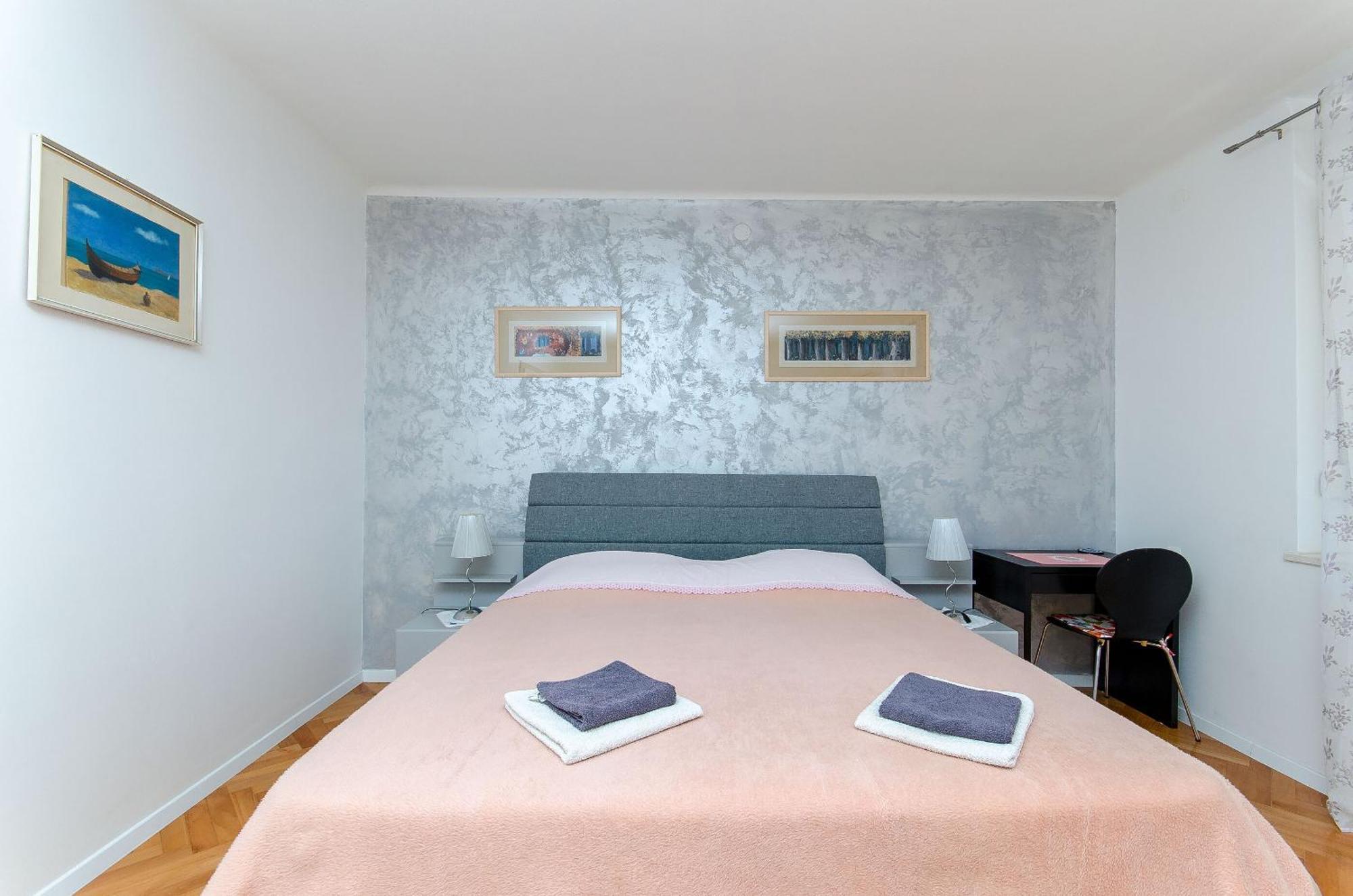 Elegant Luxury 2-bedroom In Center Apartament *