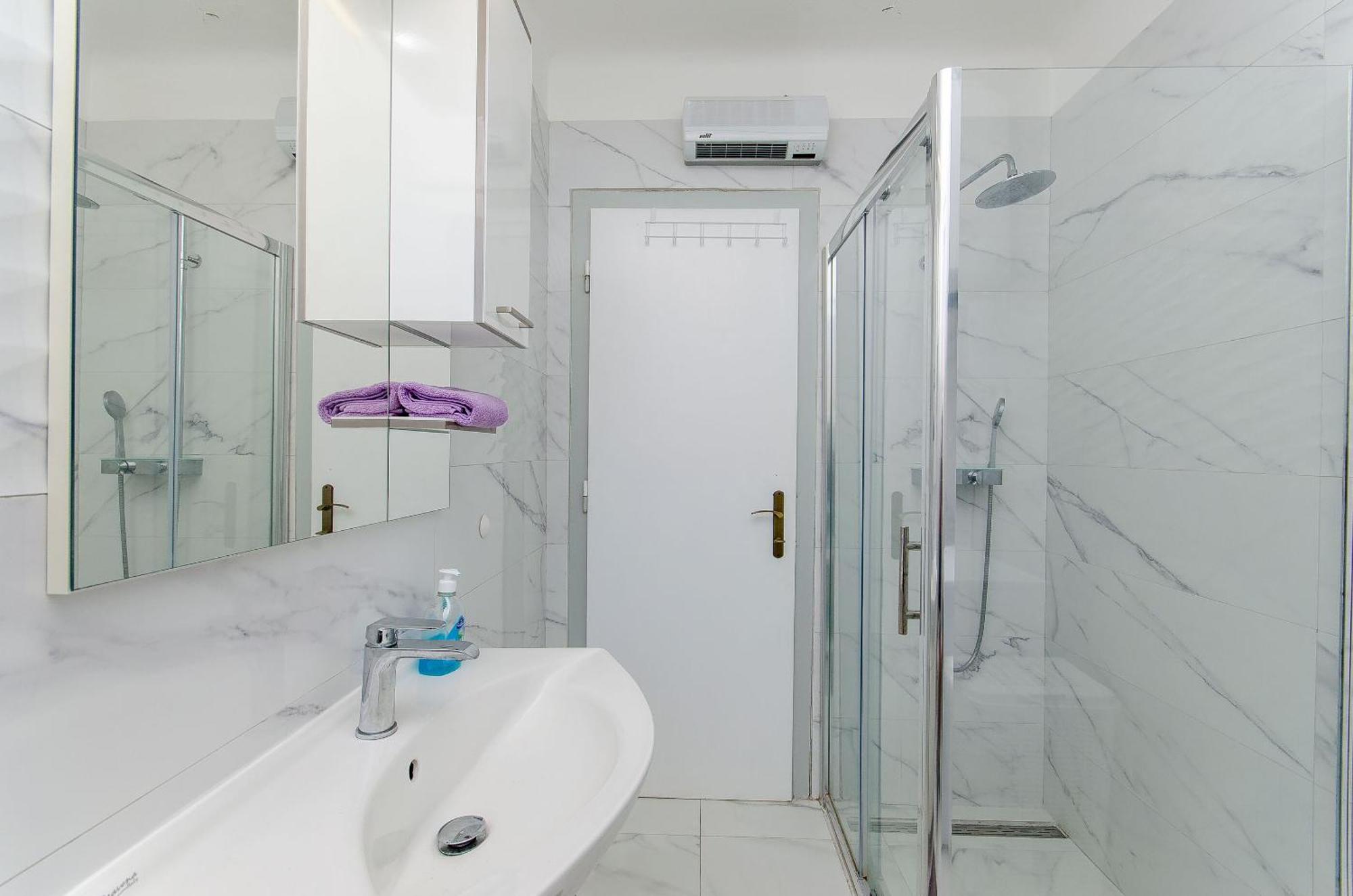 Apartament Elegant Luxury 2-bedroom In Center Split