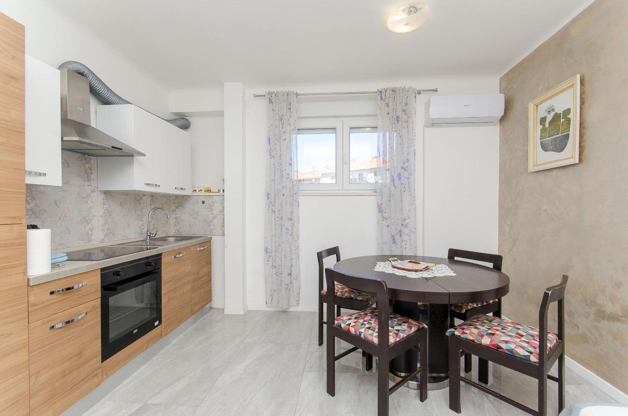 Elegant Luxury 2-bedroom In Center Apartament *